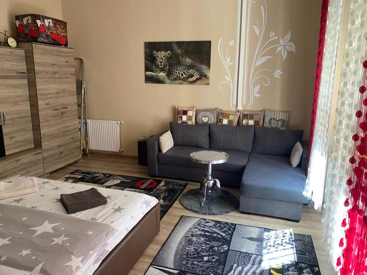 Apartment Near Opera In Downtown Budapest Exteriör bild